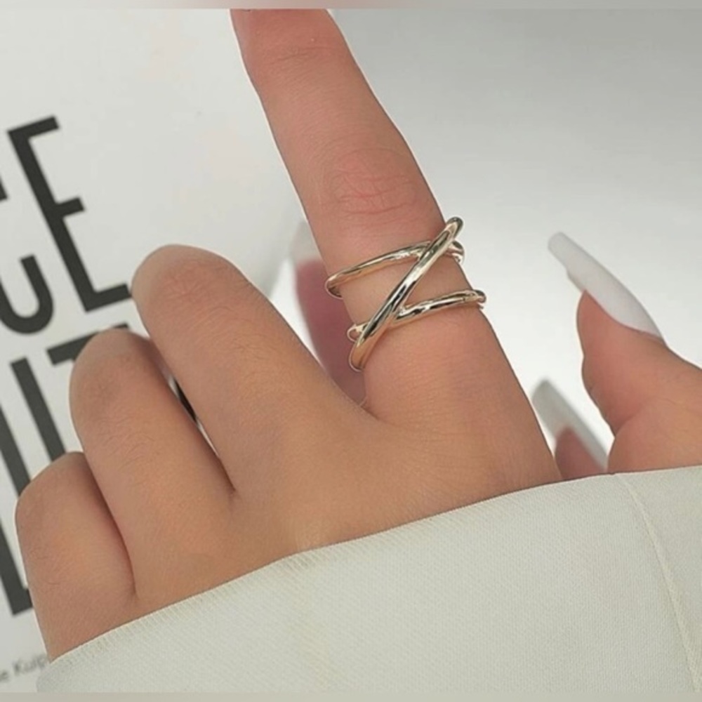 Gold Criss Crossed Ring